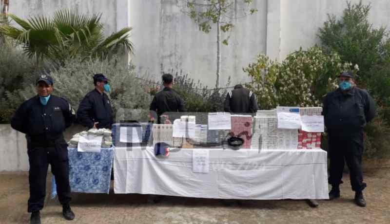 توقيف شخصين واسترجاع 2643 علبة سجائر و90 مليون سنتيم سرقت من محل تجاري بسوق اهراس