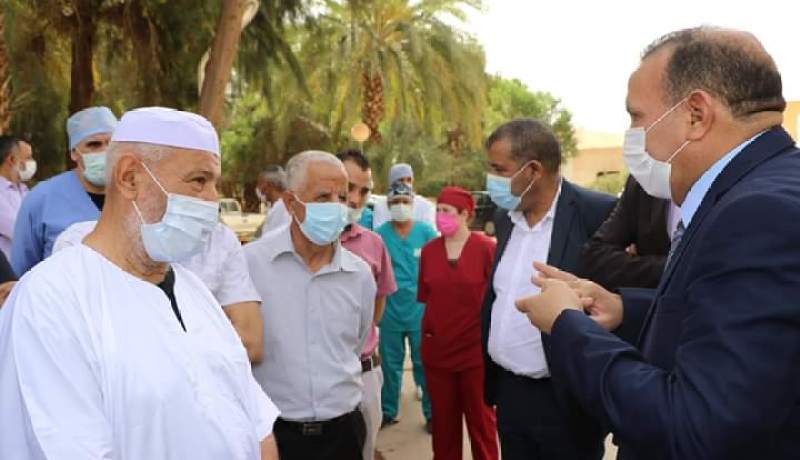والي غرداية يقوم بزيارة تفقدية لمستشفى ترشين ويستقبل مساعدات الصناعيين