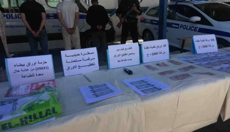 توقيف 5 أشخاص بتهمة تزوير العملة الصعبة في العاصمة
