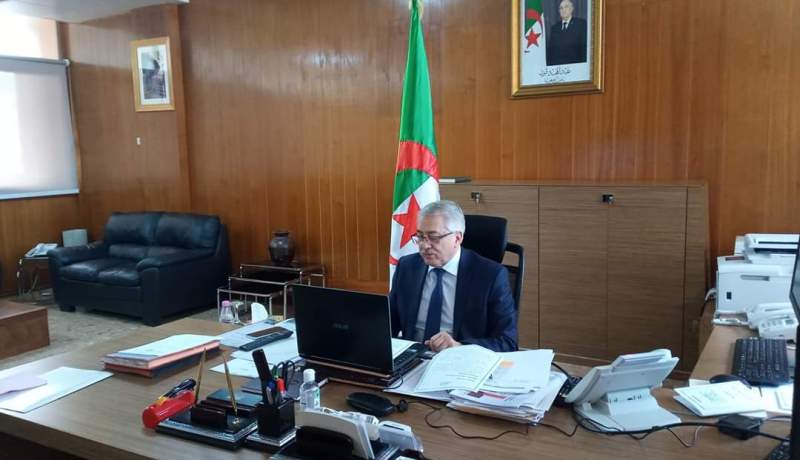 وزارتا العمل والثقافة تحضران لمشروع مرسوم تنفيذي ينظم مهن الفنانين والكوميديين