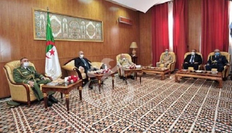 رئيس الجمهورية يترأس جلسة عمل بمقر وزارة الدفاع