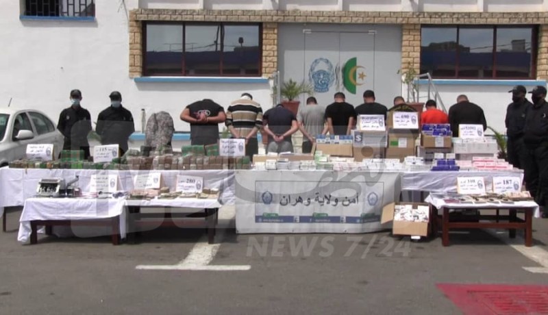 بالصور.. حجز 115 كلغ من الكيف وأكثر من 58 ألف قرص مهلوس و12 مركبة بوهران