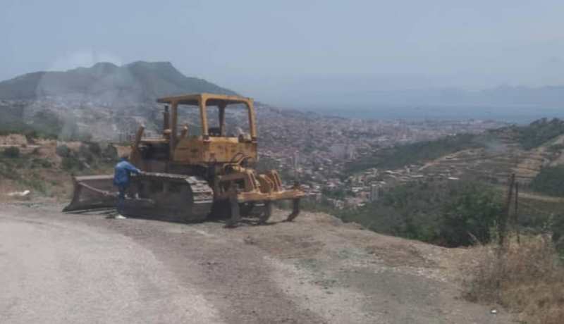 الدرك الوطني يضع حدا لأشخاص يقومون بتسطيح قطع أراضي دون ترخيص ببجاية