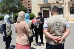 بالصور.. انطلاق حملة توزيع الكمامات الصحية  في بئر توتة بالعاصمة