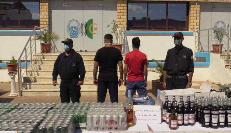 بالصور.. توقيف متورطين في محاولة ترويج 4700 قارورة خمر بوهران