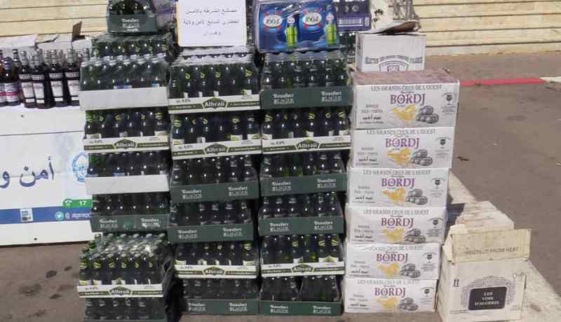 غليزان: توقيف أربعة أشخاص وحجز أزيد من 1800 قارورة خمر