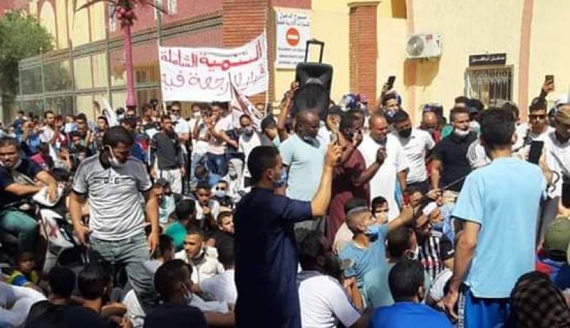 بالصور.. أزيد من 1200 مواطن بحي المخادمة في ورقلة يخرجون للشارع بسبب الصرف الصحي