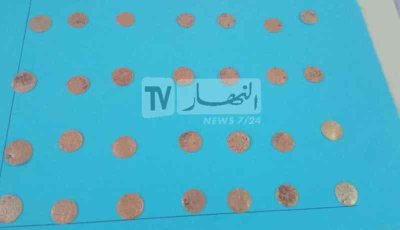 بالصور.. حجز 63 قطعة نقدية أثرية وتماثيل من النحاس بولاية باتنة