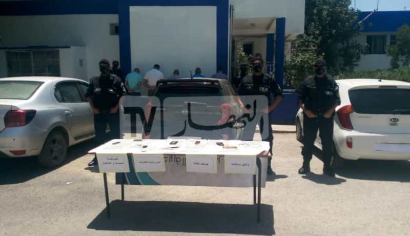 بالصور.. تفكيك شبكة وطنية لتزوير السيارات وحجز 17 مركبة وتوقيف 9 أشخاص بالطارف