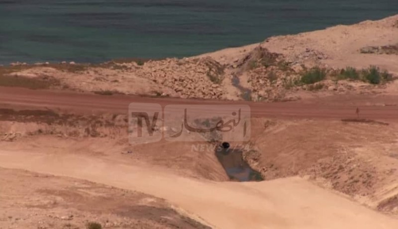 بالصور.. سيول من مياه الصرف المستعملة تتدفق بشواطئ الساحل الوهراني
