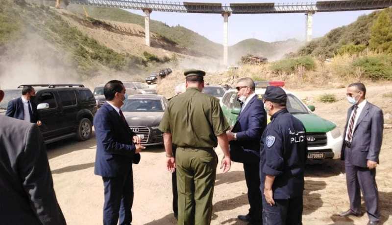 شيعلي يأمر بتسليم مشروع الجسر الذي يربط منطقة حوش المسعودي ومدخل المدية قريبا