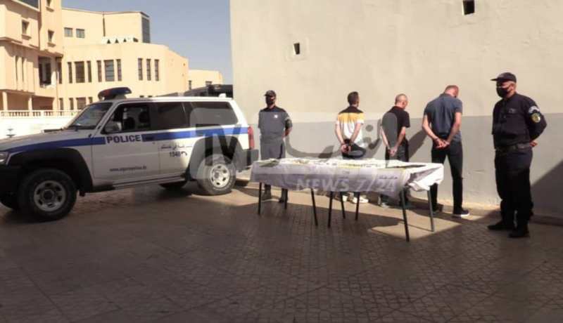 بالصور.. الأمن يحجز 7250 قرص مهلوس ويوقف مروّجيها بسيدي بلعباس