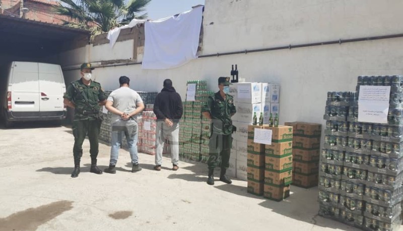 بالصور.. الدرك يحبط تمرير 13980 قارورة خمر بوهران
