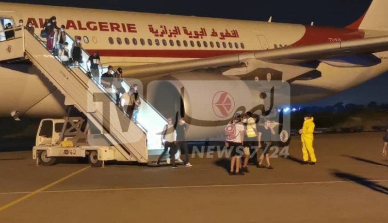 بالصور.. إجلاء 129 رعية جزائري من روسيا عبر مطار وهران