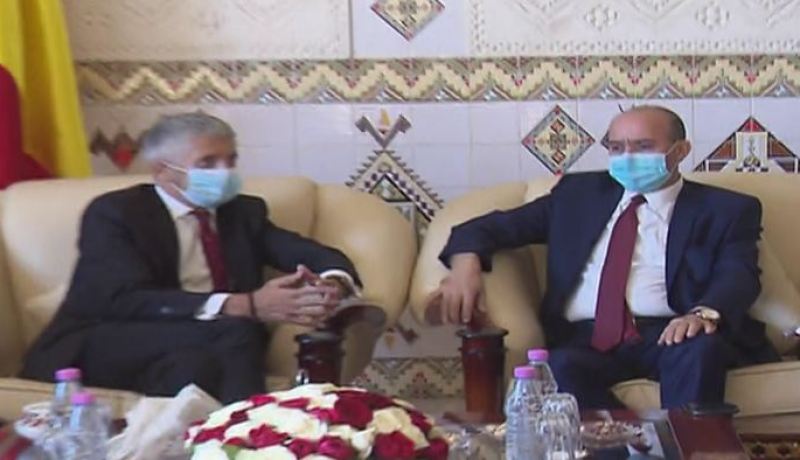 بلجود يستقبل وزير الداخلية الاسباني بمطار هواري بومدين
