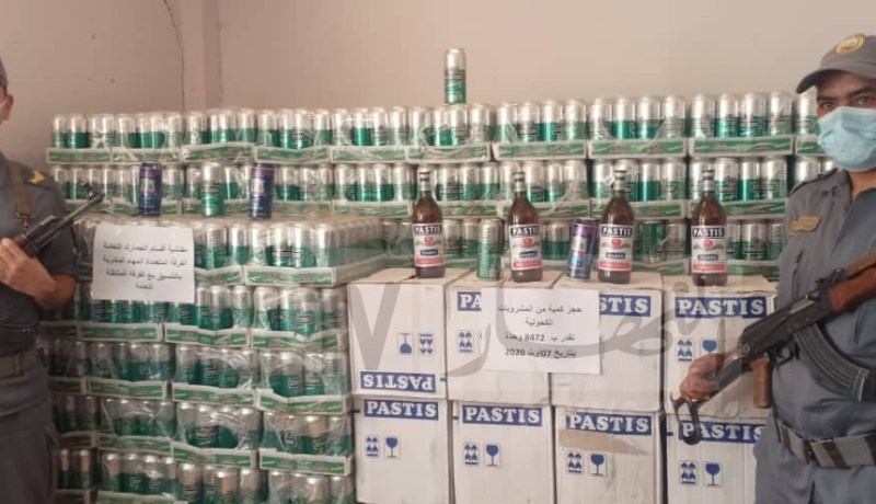 جمارك  النعامة تحجز 8472 قارورة خمر مختلفة الأنواع