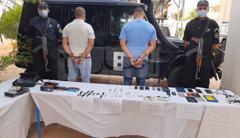 بالصور.. توقيف شبكة مختصة في سرقة المنازل وحجز أسلحة بيضاء بإيليزي