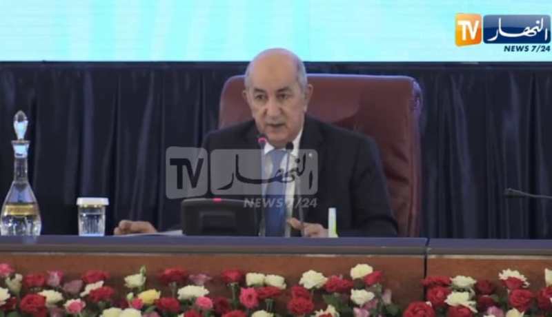 الرئيس تبون: الجزائر مستهدفة.. ويجب رقمنة كل القطاعات لإزالة الضبابية المفتعلة