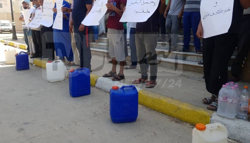 بالصور.. العطش يخرج سكان حي سليم 2 إلى الشارع بالشلف