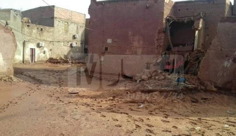 بالصور.. الأمطار الغزيرة تتسبب في انهيار جدران وسقوط أعمدة كهربائية بتيميمون