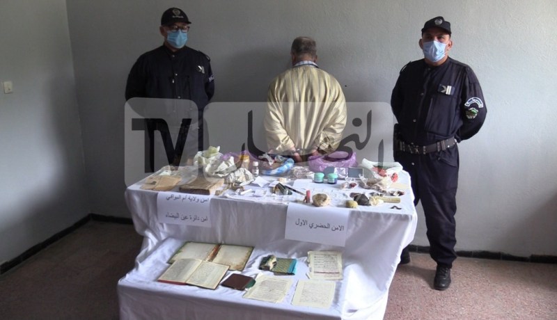 بالصور.. العثور على طلاسم سحر داخل مسكن مشعوذ بأم البواقي