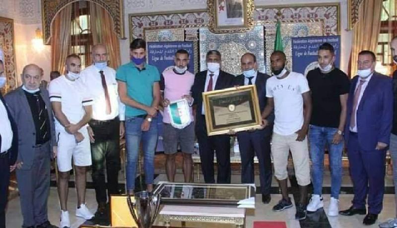 بالصور.. الرابطة تكرم وداد تلمسان بعد صعوده