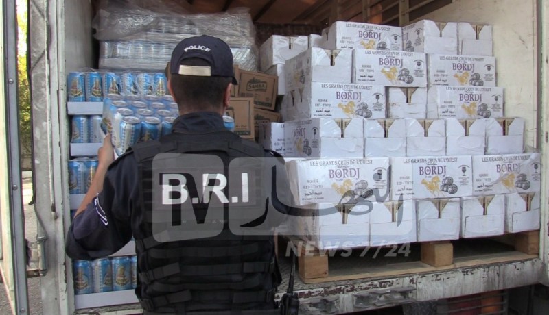 بالصور.. توقيف شخصين وحجز أزيد من 20 ألف قارورة خمر بأم البواقي