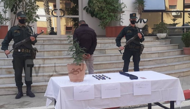 تيزي وزو.. الدرك يوقف مجرم محل عدة أوامر بالقبض وحجز بندقية مضخية مع 16 خرطوشة