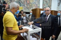 بالصور.. الأمين العام للأرندي يصوّت على مشروع تعديل الدستور