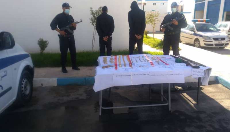 المسيلة: توقيف شخصين سرقا بندقية صيد ومجوهرات من منزل بمقرة