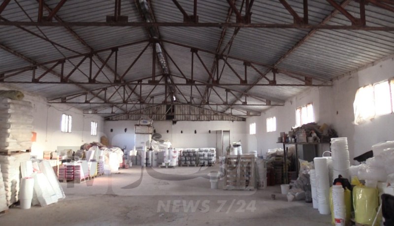 بالصور .. كشف ورشة سرية لصناعة الدهون ومواد الطلاء بأم البواقي