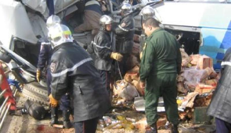 ـ/  5 قتلى و 24 جريحا في حالة خطيرة إثر اصطدام شاحنتين بحافلة للمسافرين بعزابة