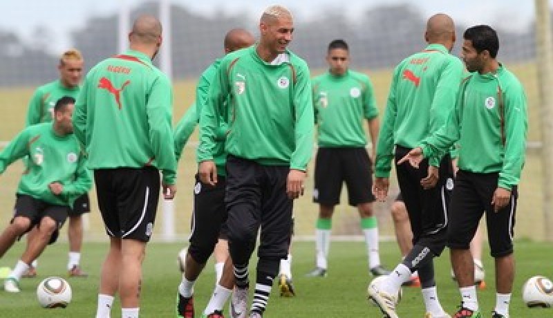 مونديال 2010 : الفريق الجزائري يصل إلى بولوكوان