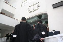 يربط ضحيته القاصر إلى جذع شجرة ليمارس عليه الجنس بمساعدة صديقيه