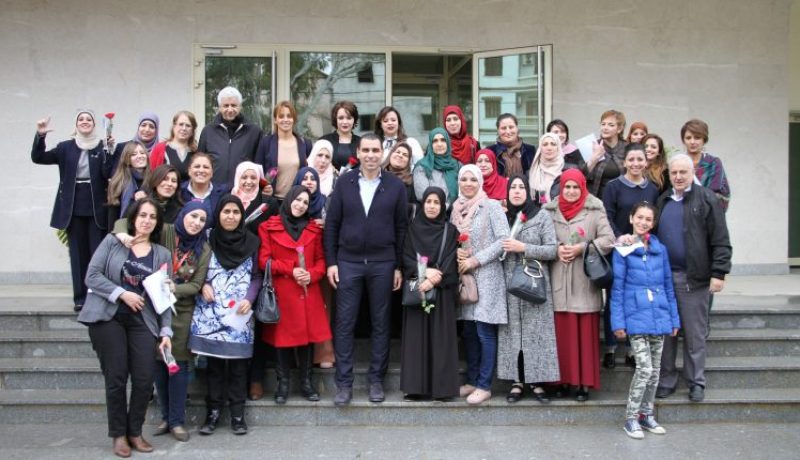 بالصور.. زطشي يُكرم نساء الإتحاد الجزائري لكرة القدم