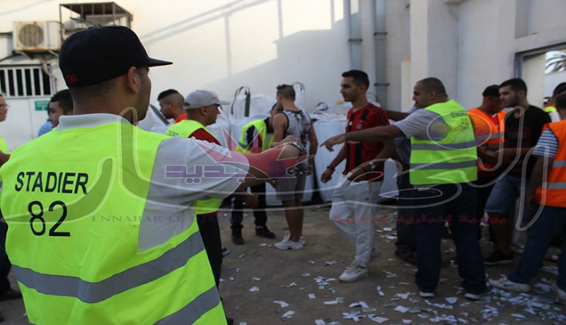 الأندية المحترفة تطلب الاستعانة بأفراد من الجيش لمكافحة العنف في الملاعب