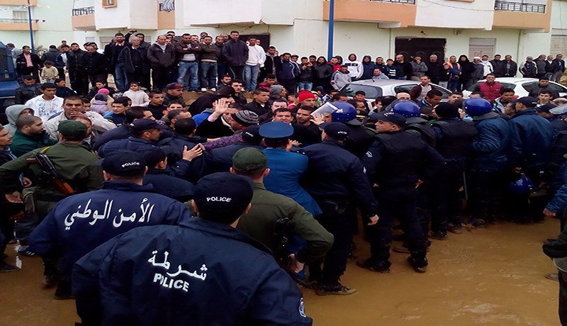 المستفيدون من حصص 50 إعانة يحتجون بمقطع دوز في معسكر