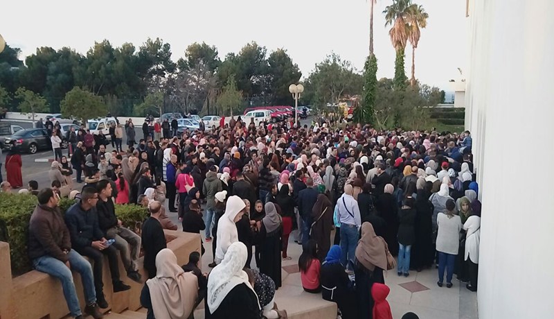 بالفيديو والصور…توافد العائلات على قصر الثقافة مفدي زكريا لمتابعة محاضرة وسيم يوسف