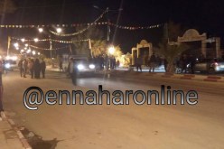 أنصار شباب تغزوت يحتجون ويقطعون الطريق بالوادي