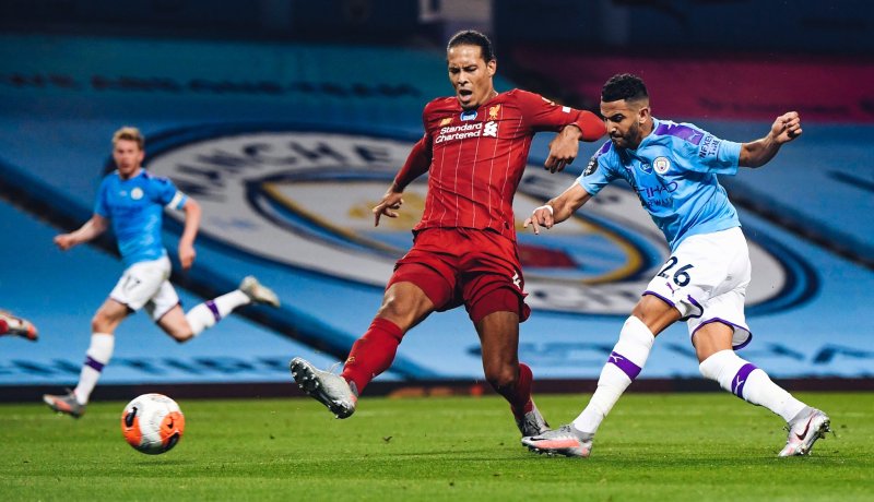 “محرز” يستفز ليفربول وينتقد تقنية الفار