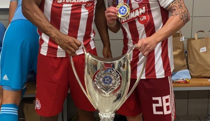 سوداني يتوج بكأس اليونان رفقة أولمبياكوس