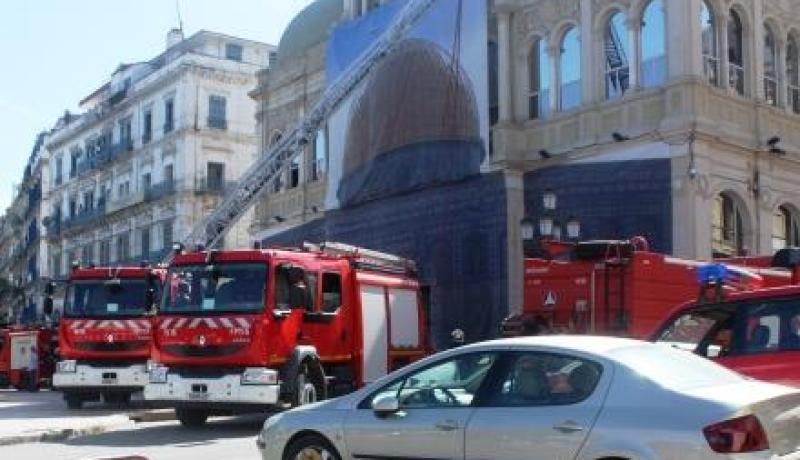 حريق مهول يثير الرعب في المسرح الوطني وسط العاصمة