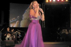 رافق وصولها ازدحام غير عادي وظل المسرح مكتظا حتى آخر أغانيها: نوال الزعبي تهز مدرجات المسرح الروماني التيموڤادي بأغانيها ورقصاتها