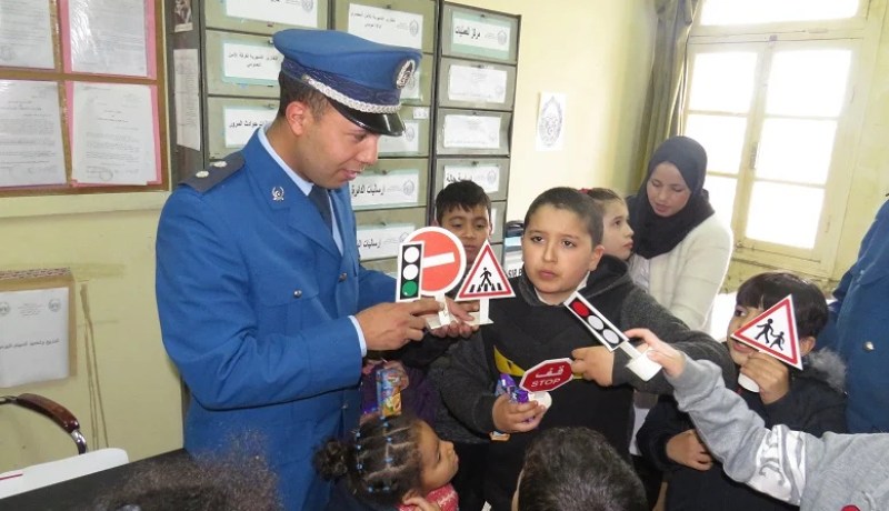 بالصور..أطفال المركـــز النفسـي البيداغوجي في ضيافــة شرطــة خميس الخشنـــة 