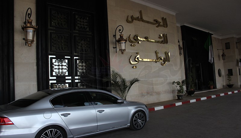 رجال أعمال رفضوا اعادة 32 ألف مليار للخزينة