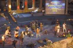 الاضطرابات الجوية والمشاكل التقنية كسرت وتيرة خامس سهرات تيموڤادي :”سالسا سيلتيكا” اللاتينية تروج لفنها و”تريانا الجزائر” تنقذ الموقف