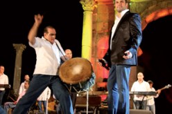 فنان الأغنية الشعبية اللبنانية، فارس كرم، في ندوة صحفية:لا يهمني الغناء إن كان ملتزما أم لا، وأمقت السياسة مقتا  شديدا