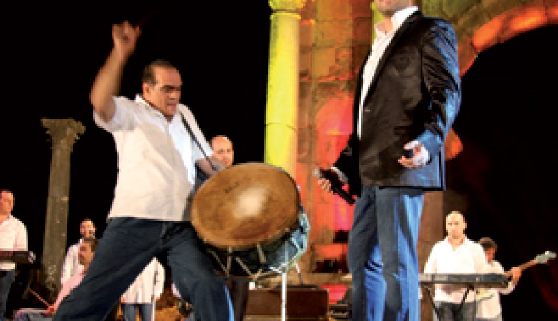 فنان الأغنية الشعبية اللبنانية، فارس كرم، في ندوة صحفية:لا يهمني الغناء إن كان ملتزما أم لا، وأمقت السياسة مقتا شديدا
