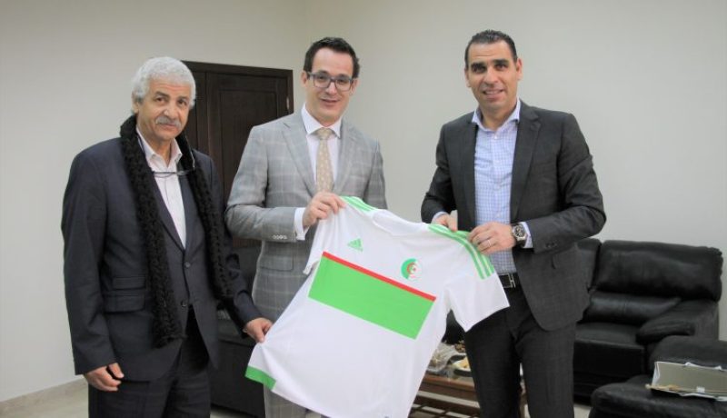 بالصور..زطشي يستقبل السفير السويسري بمقر الفاف