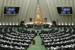 البرلمان الإيراني يدعو إلى احترام حقوق إيران النووية